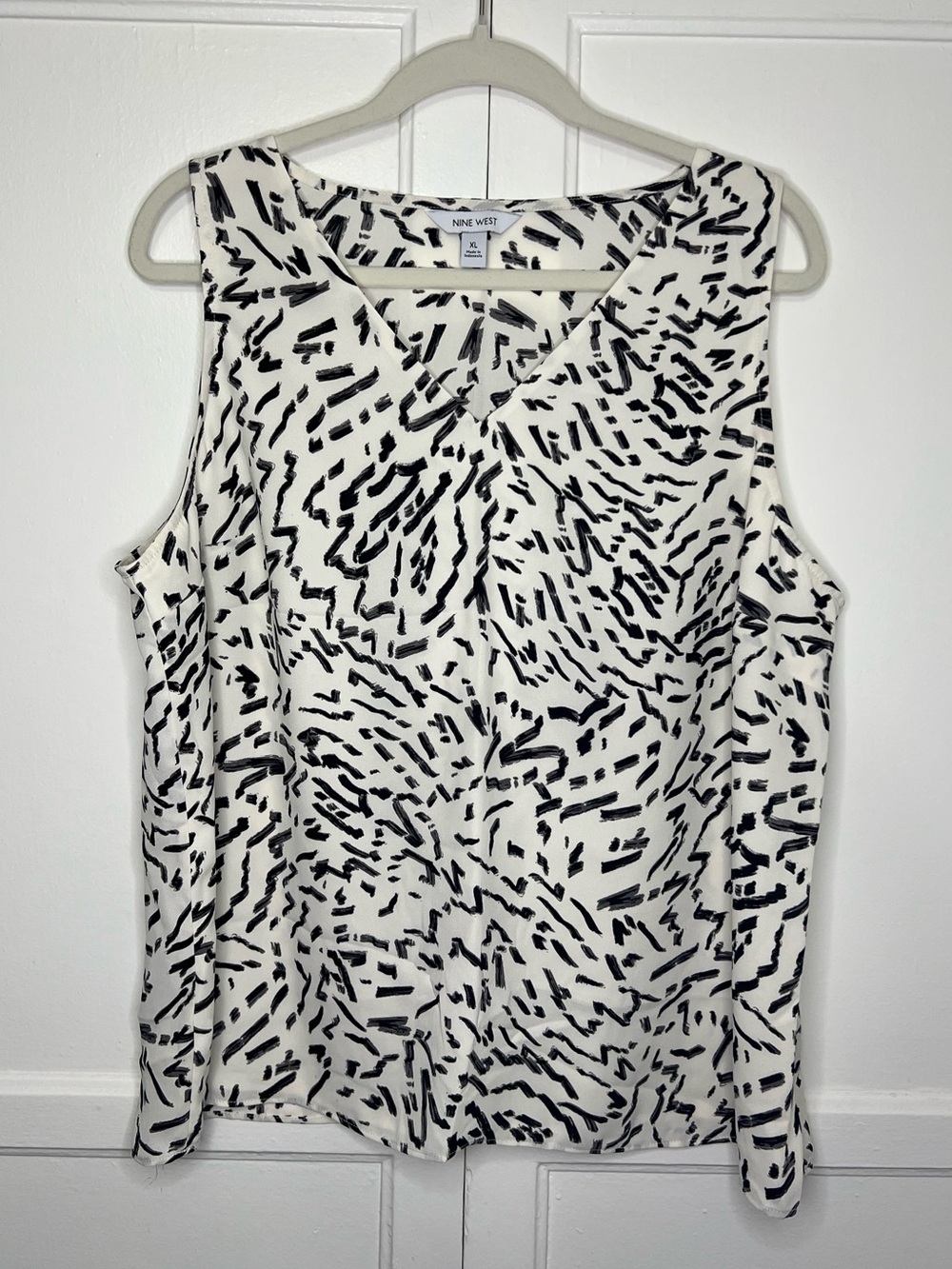 Women’s Nine West V-Neck Tank Top- White & Black Brushstroke | EUC - XL